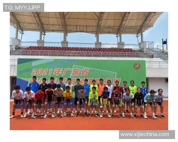 礼嘉足球明星阵容全景展示引领青少年足球热潮