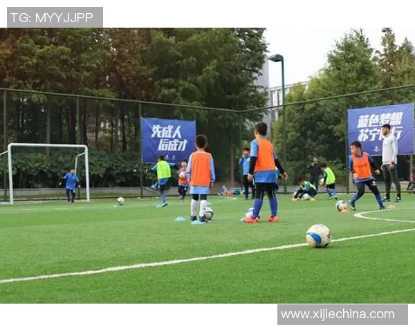 中国新疆足球明星儿童的成长故事与梦想追逐之路